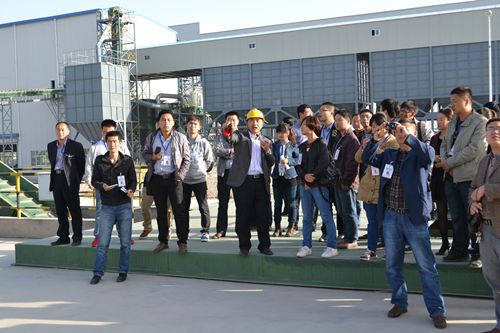 各地種子經銷商來敦煌種業(yè)參觀考察