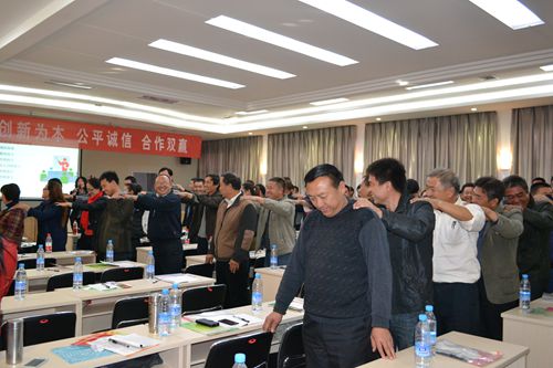 各地種子經銷商來敦煌種業(yè)參觀考察