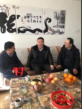 敦煌種業(yè)領(lǐng)導(dǎo)看望慰問公司老干部、老黨員及困難黨員職工