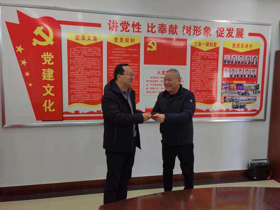 敦煌種業(yè)領(lǐng)導(dǎo)看望慰問公司老干部、老黨員及困難黨員職工