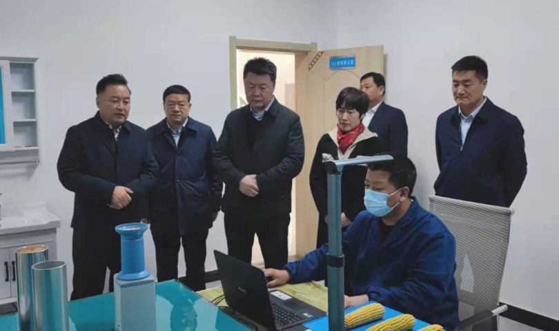 酒泉市政府黨組成員、副市長哈里別克來敦煌種業(yè)調(diào)研指導工作